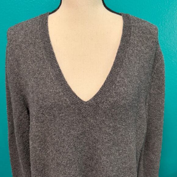 J Crew Merino Wool Alpaca Blend Dark Gray V-Neck Sweater Women's Large - Picture 5 of 10